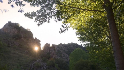 Donde la tierra enhebra el sol